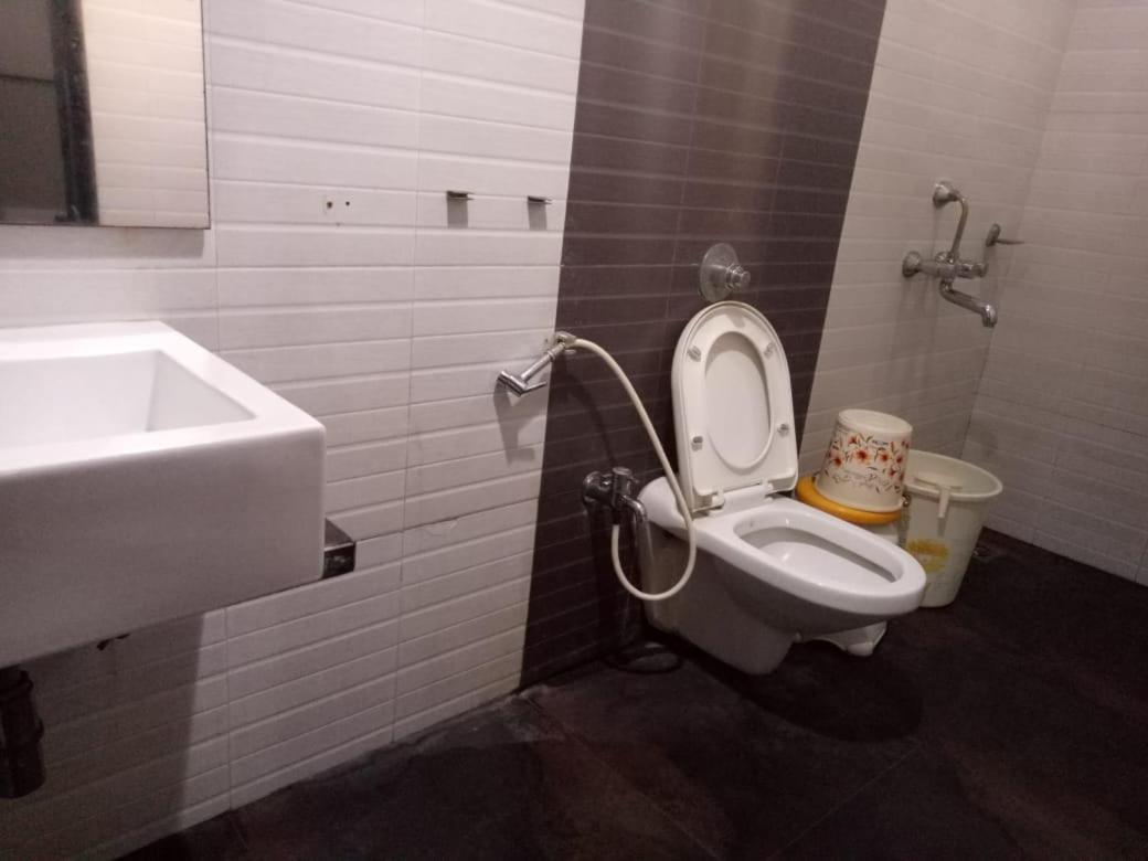 Hotel Sharda ムンバイ エクステリア 写真